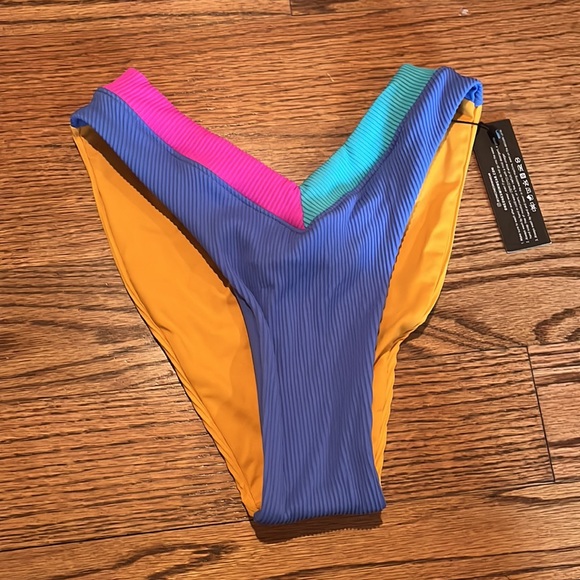 One One Bikini - Picture 5 of 6